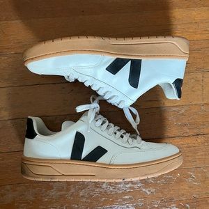 Veja sneakers women’s size 8